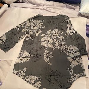 NWT - gray floral top from Maurices